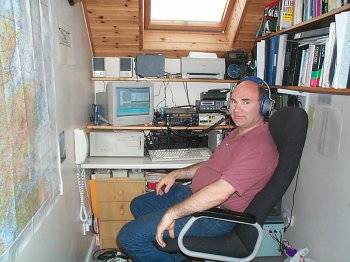 Alan, GI�OTC (ex-GI8YDZ) in his shack.